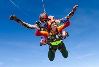 Salto tándem en caída libre